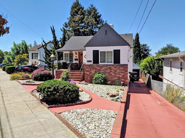 Building Photo - Coming Soon! Lovely Redwood Heights Home w...