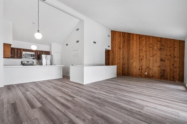 Building Photo - 80 Lakeview Village