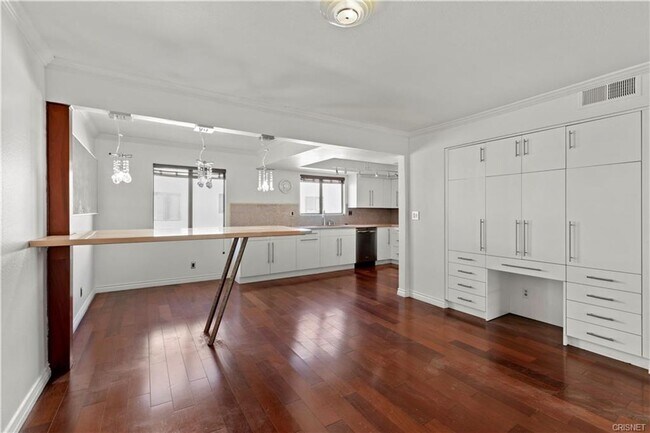 Building Photo - Gorgeous NOHO Townhome for Rent