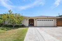 Building Photo - 692 Menker Ave