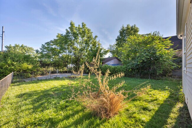 Building Photo - 10401 Way Ave