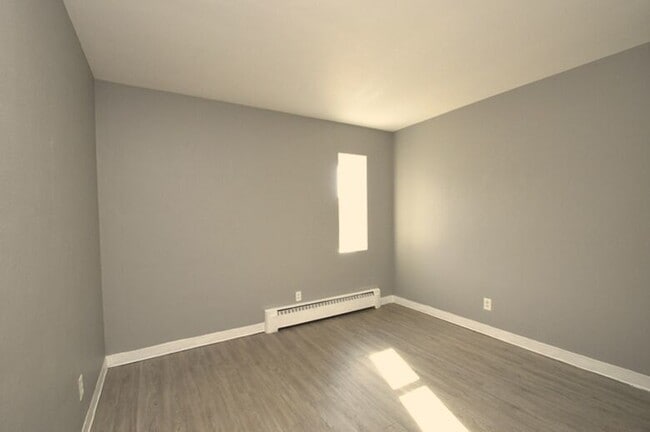 Building Photo - 506-530 Main St