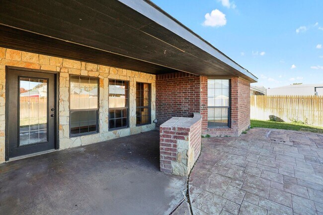 Building Photo - 8305 Challenge Dr