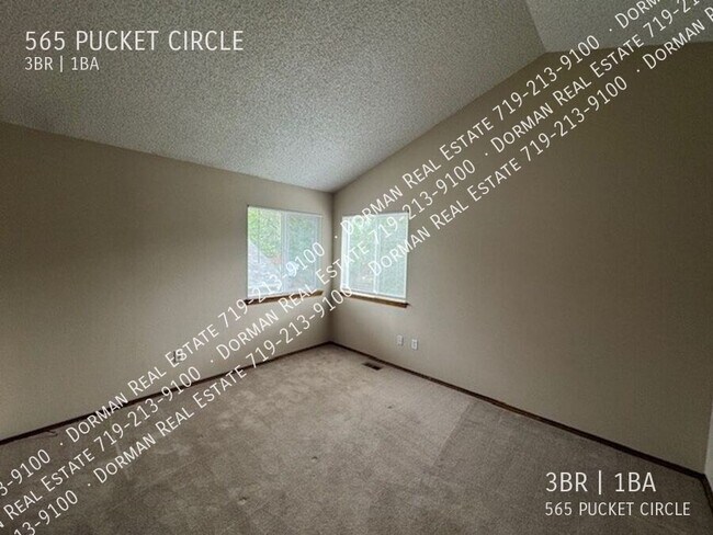 Building Photo - 565 Pucket Cir