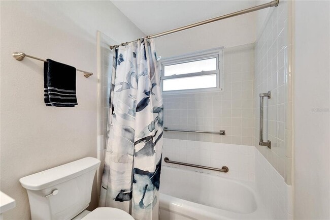 Building Photo - 1216 Hacienda Dr