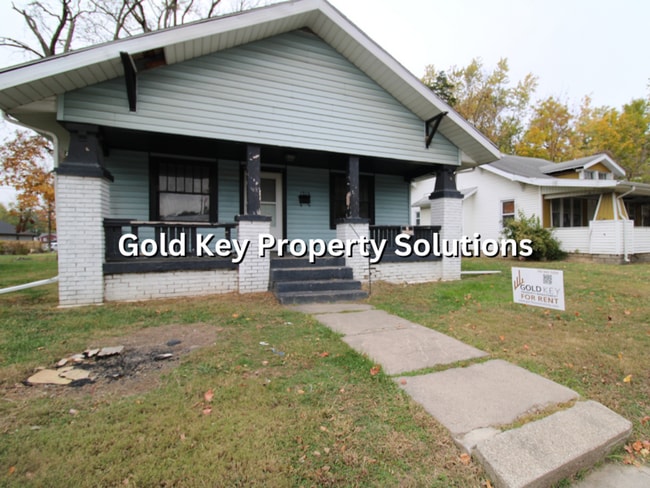 Primary Photo - Spacious 2 BR 1 BA House with Covered Front Porch (SECTION 8 APPROVED)