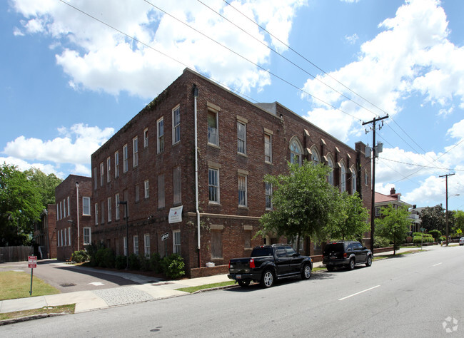 Primary Photo - 70 Carolina St