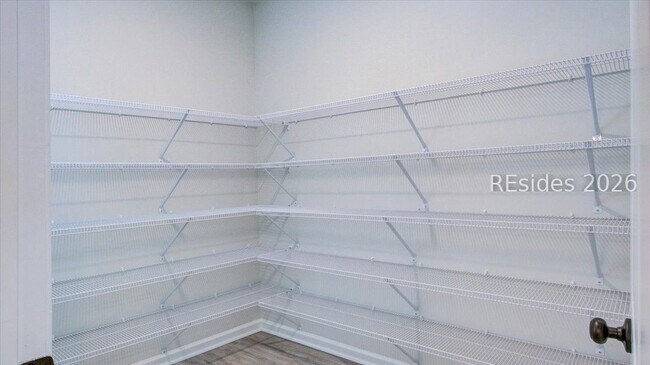 Building Photo - 179 Garden Row Dr N