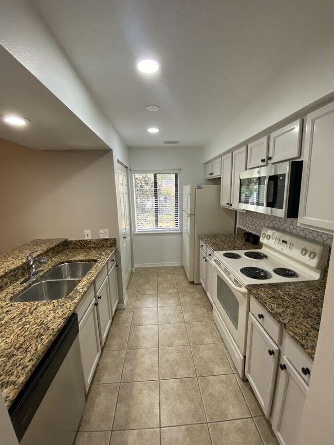 Building Photo - Spacious 2-Bedroom, 2-Bathroom Condo for Rent in Altamonte Springs, FL