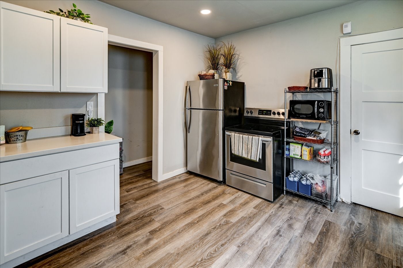 Building Photo - 205 S Fair Oaks Ave