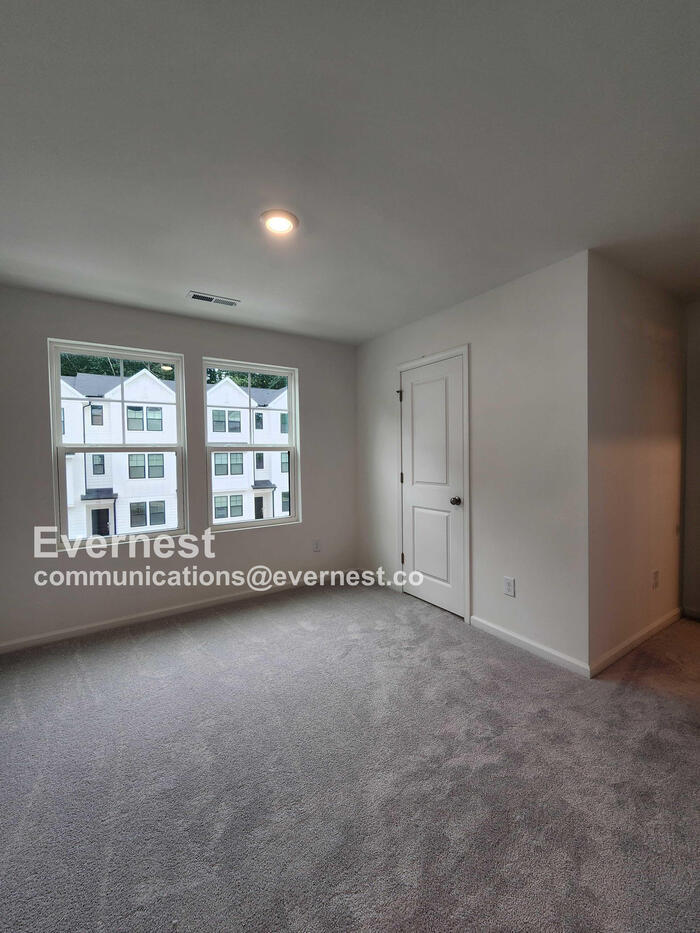 Building Photo - 1540 Crescent Townes Wy