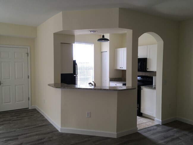 Building Photo - 12879 Madison Pointe Cir
