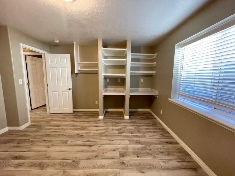 Building Photo - 719 W 2175 N