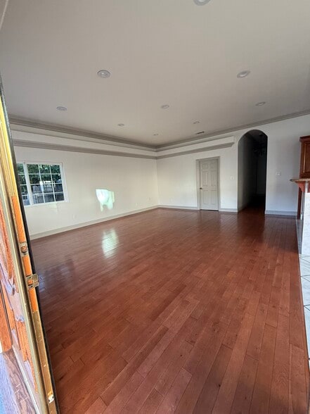 Building Photo - 1645 W 36th Pl