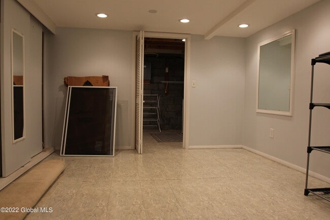 Building Photo - 73 Birchwood Ln