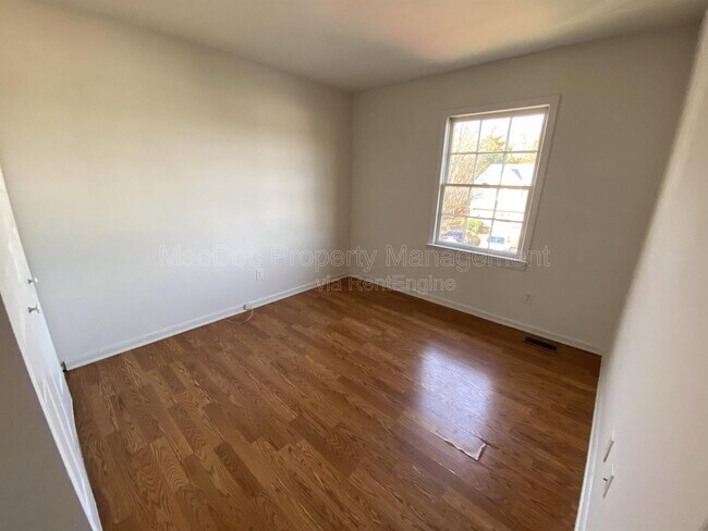Building Photo - 400 Rann Ct