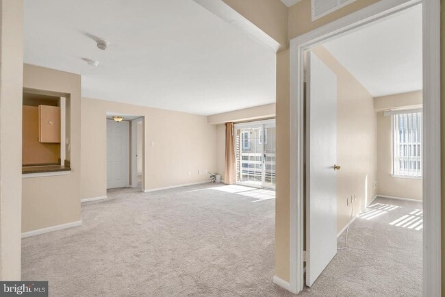 Building Photo - 1615 Society Pl