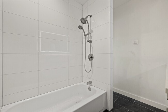 Building Photo - 909 Silber Rd