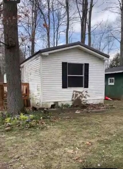 Primary Photo - 120 Wilderness Park