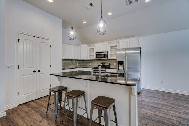 Building Photo - 3900 Sierra Vista Way