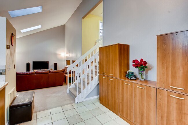 Building Photo - 3 bed, 2 bath Multi-Level Home on Cul-De-Sac