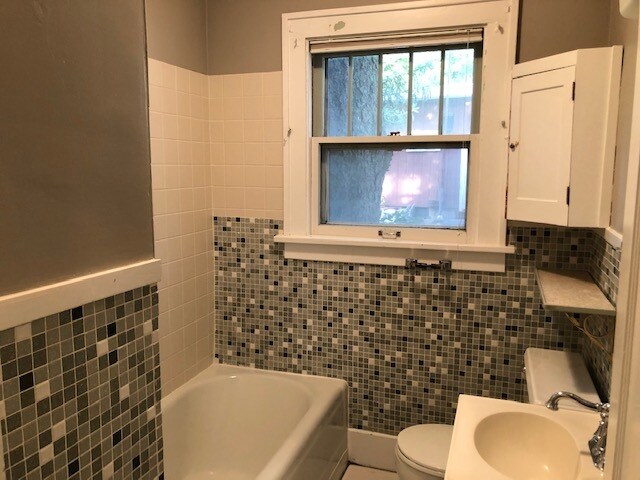 Building Photo - 121 Highland Dr