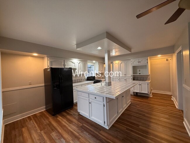 Building Photo - Beautiful 3 bed 2 bath updated home! Half off first months rent!