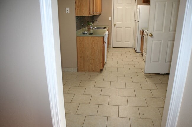 Building Photo - 3 Bedroom 2 Car Garage Duplex in Branson