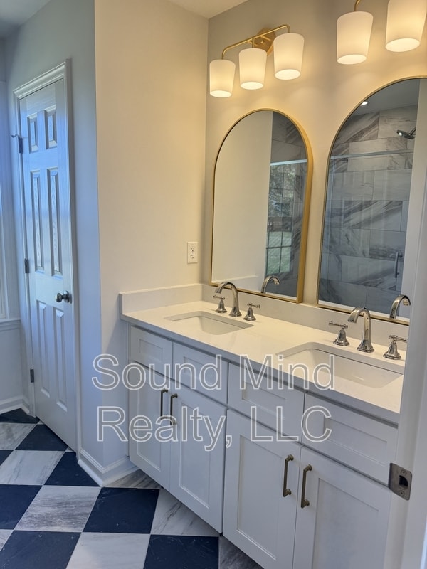 Building Photo - 204 Landmark Dr