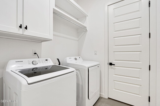 Building Photo - 961 Ada Ln