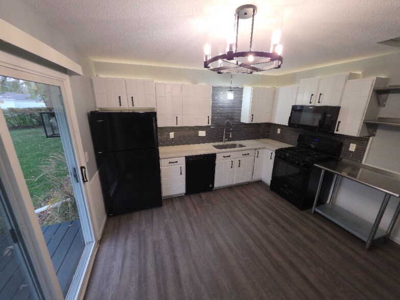 Building Photo - 5336 Russell Ave N