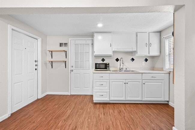 Building Photo - 1706 Riverview St