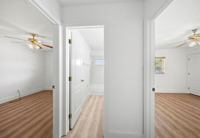 Building Photo - 409 SW 47th Ter