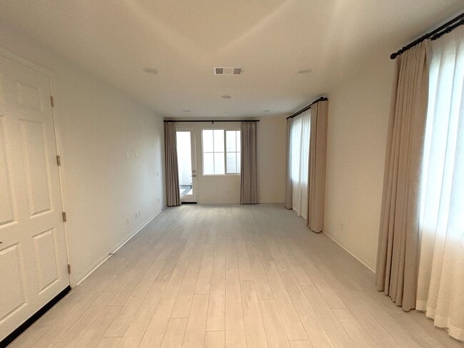 Building Photo - PADDOCK AVE CHINO 91708 (4 BED / 3 BATH)