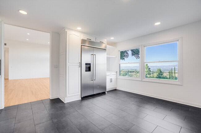 Building Photo - 15851 Mulholland Pl