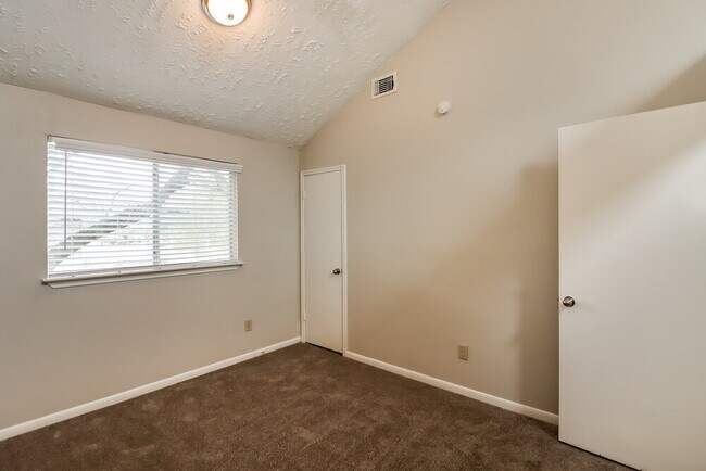 Building Photo - 16602 Quiet Trail Dr