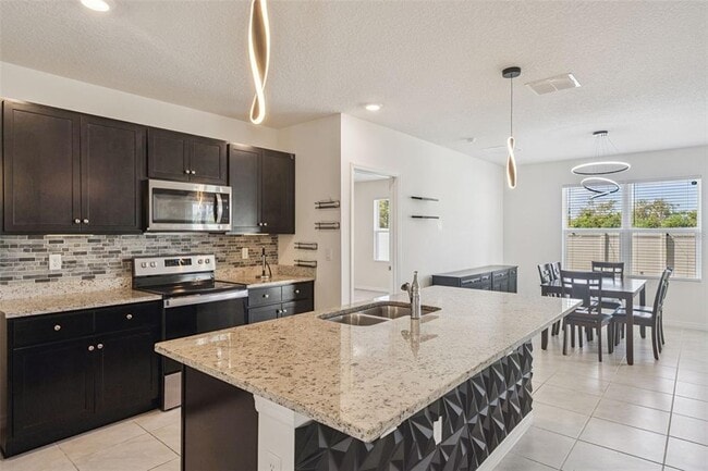 Building Photo - 544 Park Pl Blvd