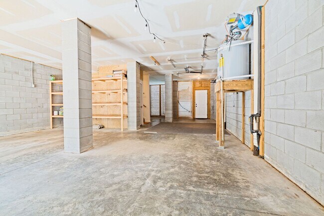 Building Photo - 116 Winding River Dr