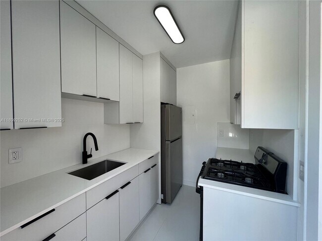 Building Photo - 145 NE 82nd Terrace