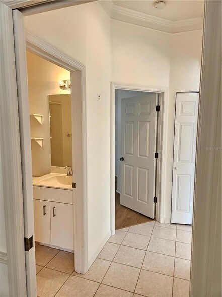 Building Photo - 835 Chalmers Dr