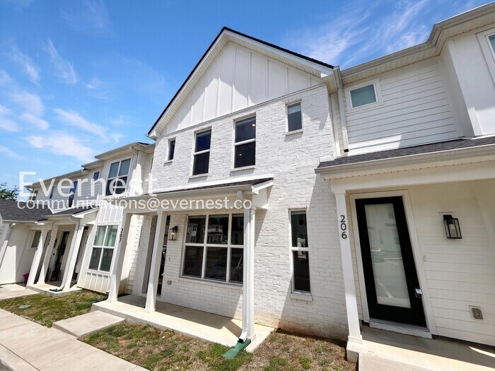 Building Photo - 207 Jeffries Wy