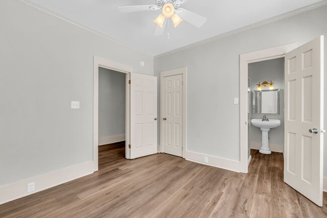 Building Photo - Renovated 3 Bedroom 3.5 Bath Home for Rent!