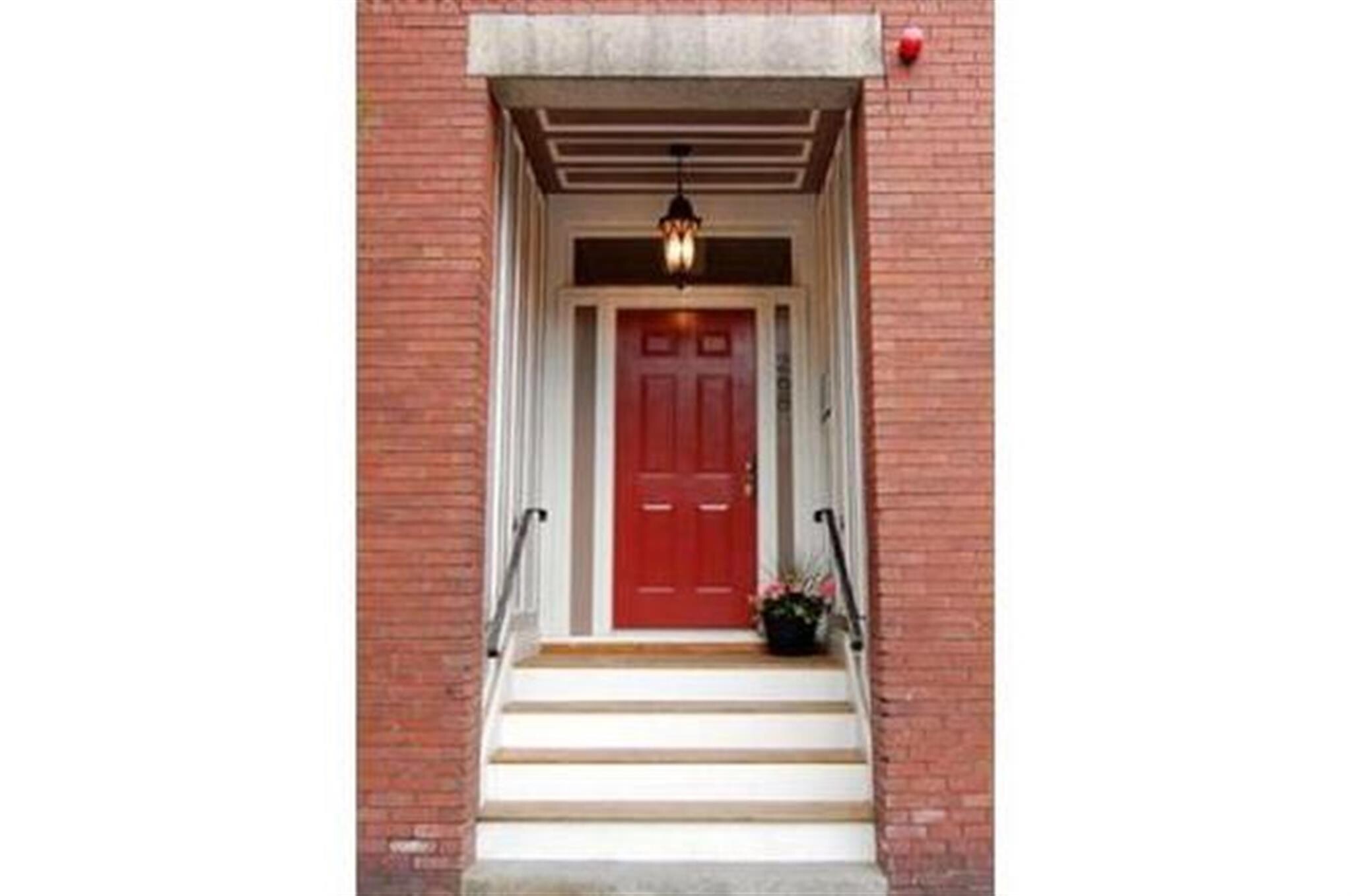 Building Photo - 268 River St