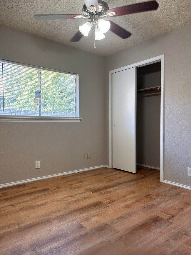 second bedroom - 7257 Lansbury Dr