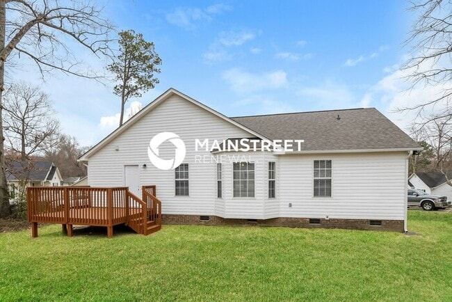 Building Photo - 3 Bedroom Pet-Friendly Home in Zebulon, NC with Main Street Renewal