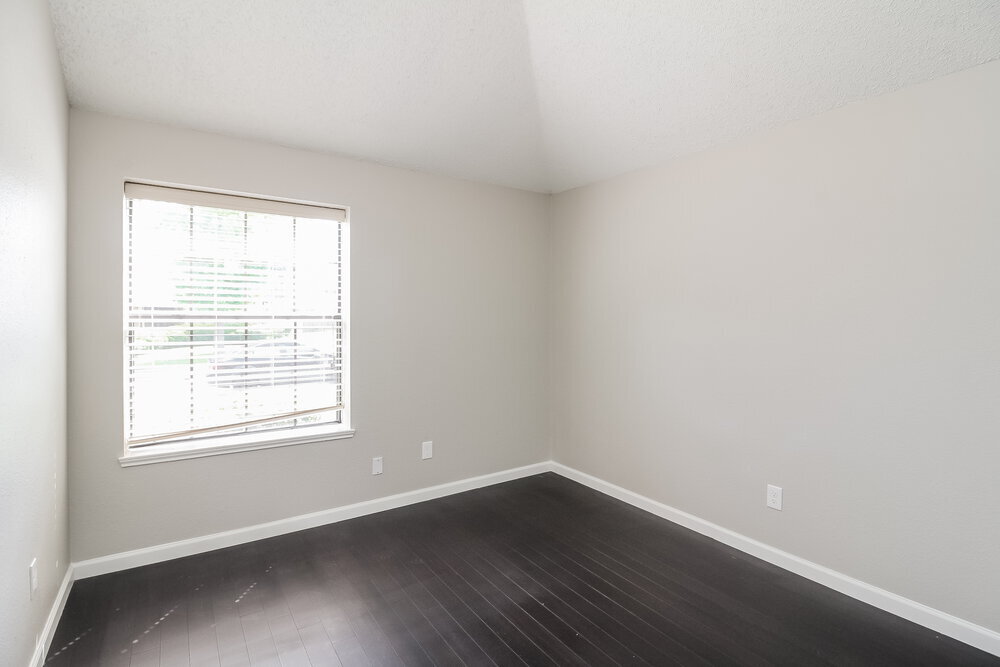 Building Photo - 936 Manor Dr