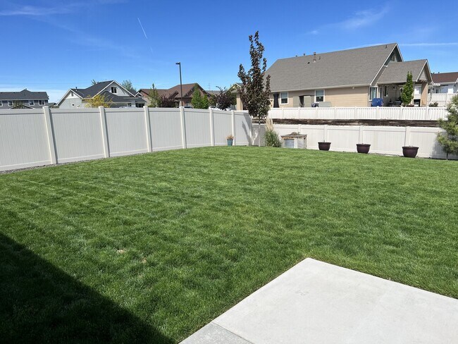 Building Photo - Elisha