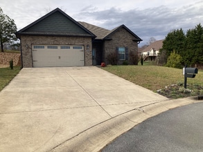 Building Photo - 108 Celtic Ct