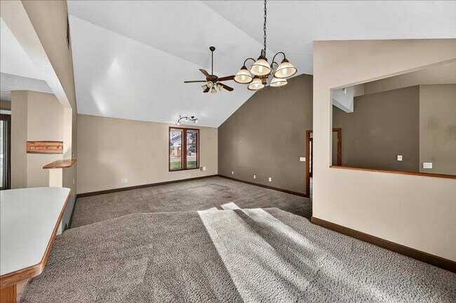 Building Photo - Spacious 4-Bedroom Home Minutes from Downt...