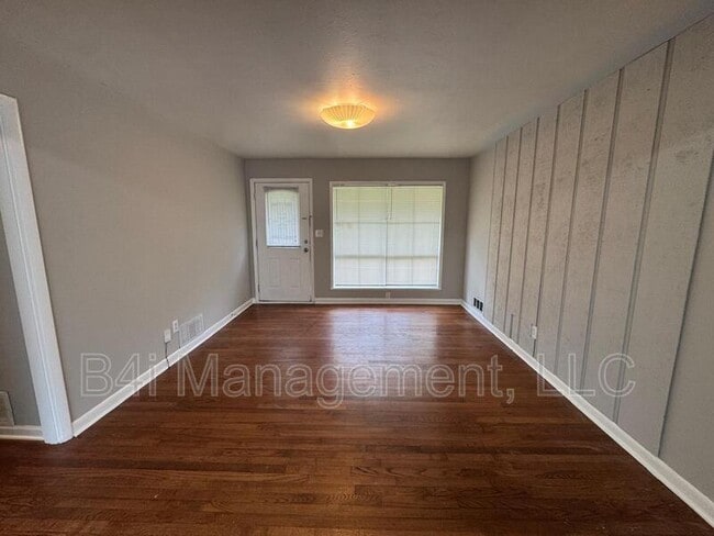 Building Photo - 454 Clara Dr